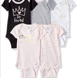 Gerber Onesies 5 Pack for Baby Girl. 0-3 Months.